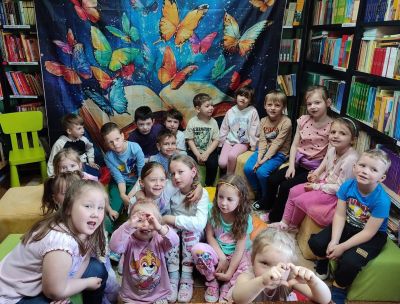 Światowy Dzień Książki i Praw Autorskich w Bibliotecznym Zakątku SP2
